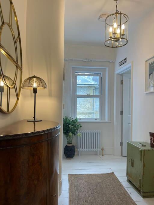 Top Deck - Fresh, Stylish Seaside Apartment Ventnor Bagian luar foto