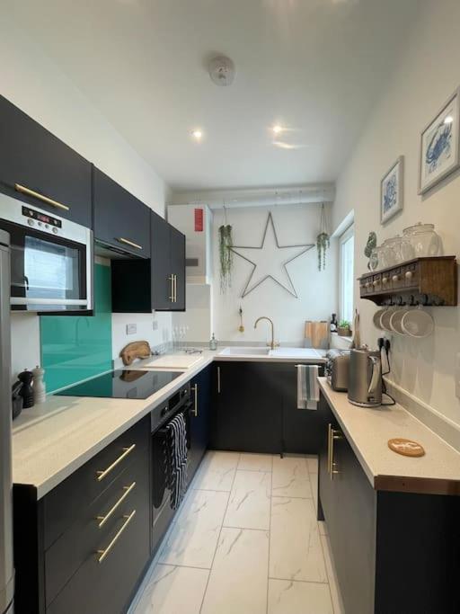 Top Deck - Fresh, Stylish Seaside Apartment Ventnor Bagian luar foto