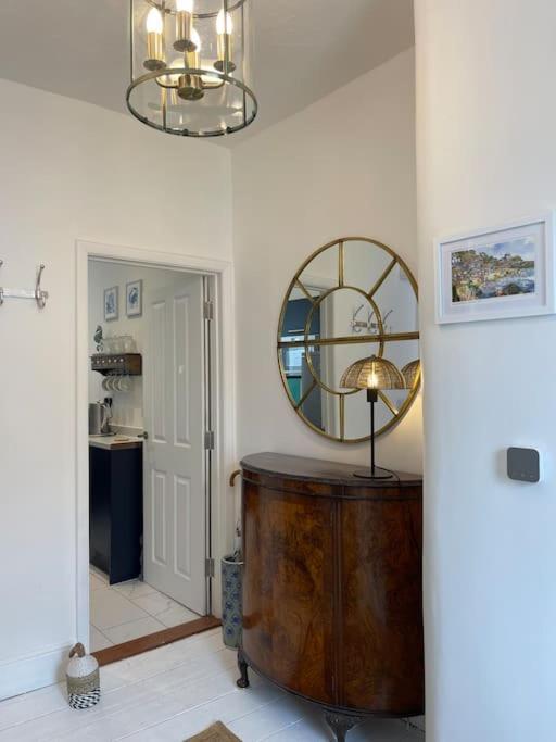 Top Deck - Fresh, Stylish Seaside Apartment Ventnor Bagian luar foto