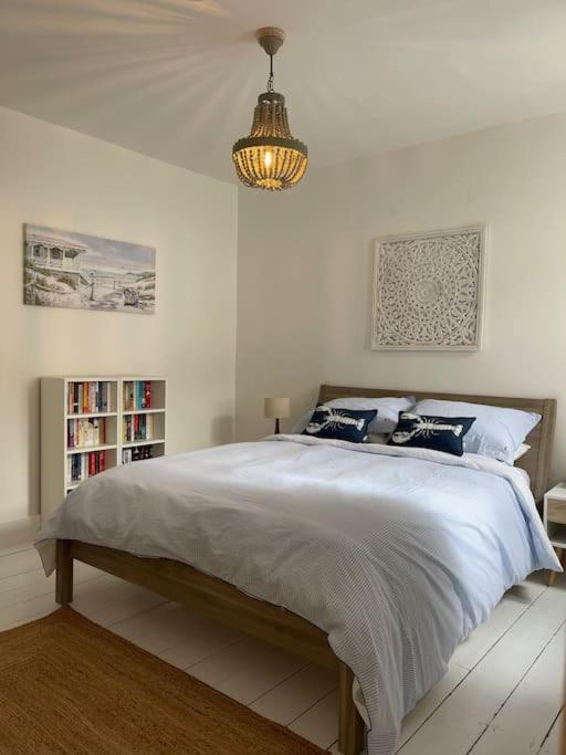 Top Deck - Fresh, Stylish Seaside Apartment Ventnor Bagian luar foto